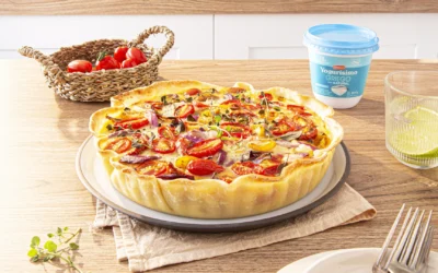 TARTA RÚSTICA DE TOMATES CHERRY, CEBOLLAS, QUESO Y YOGUR
