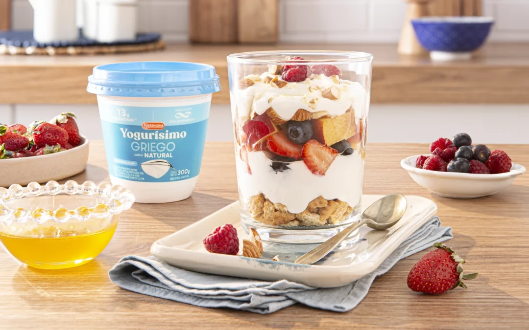 TRIFFLE DE YOGUR CON COOKIES Y FRUTAS