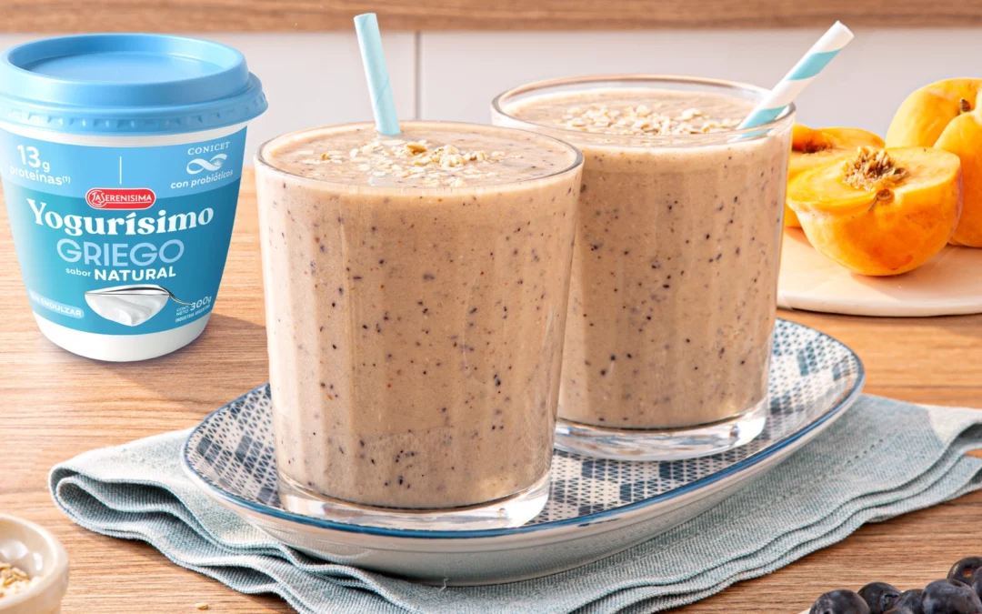 SMOOTHIE DE DURAZNOS, YOGURT, AVENA Y ARÁNDANOS