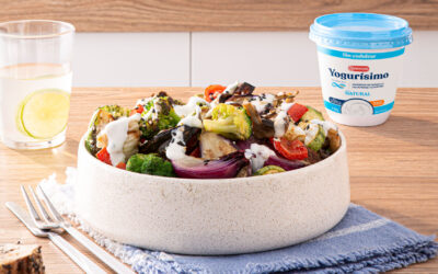 ENSALADA TIBIA DE VERDURAS CON CREMA DE YOGUR Y PEPINO