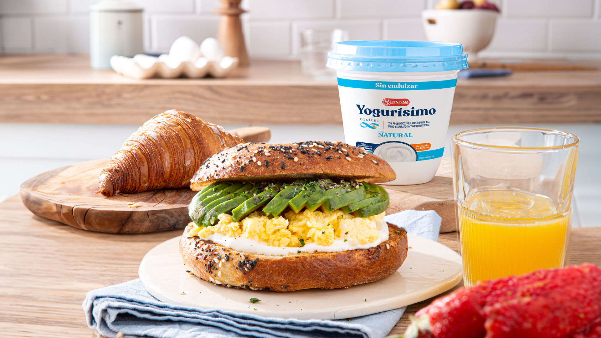 Bagel con yogur y frutas, receta fácil y saludable con Yogurísimo.