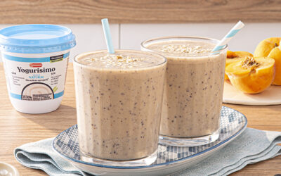 SMOOTHIE DE DURAZNOS, YOGURT, AVENA Y ARÁNDANOS