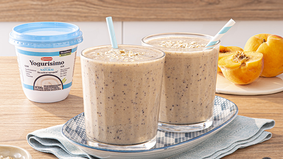 SMOOTHIE DE DURAZNOS, YOGURT, AVENA Y ARÁNDANOS