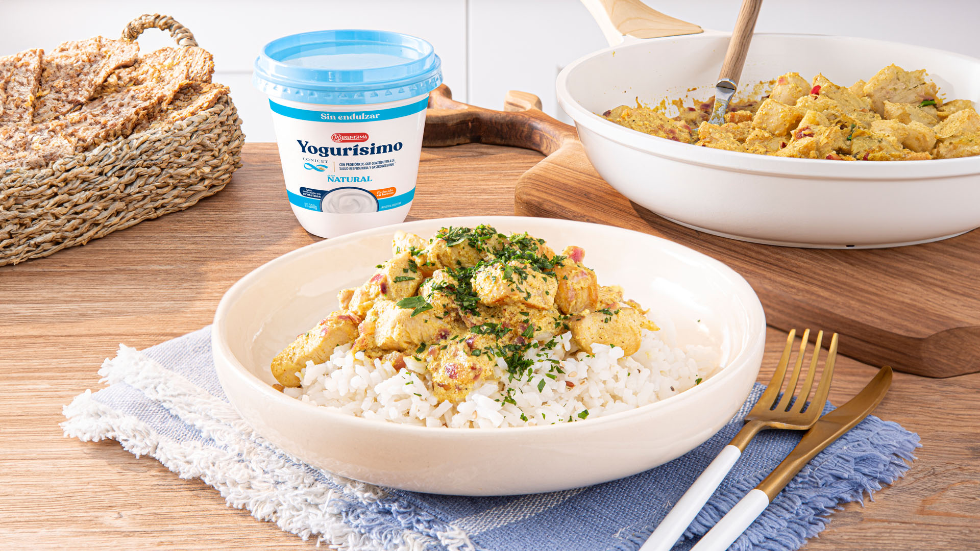 Pollo al curry con salsa de yogur Yogurísimo