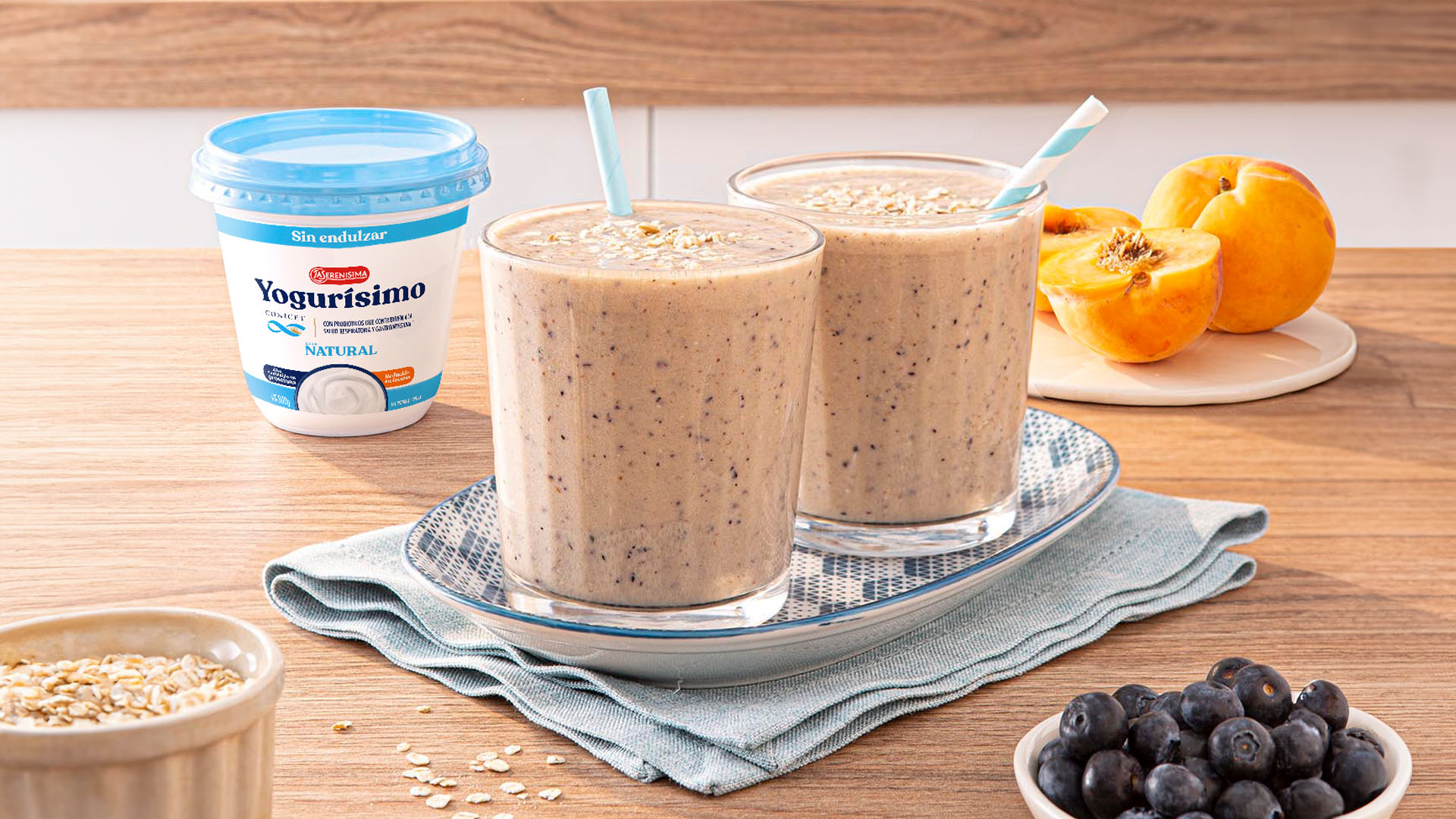 Smoothie de frutas refrescante con Yogurísimo