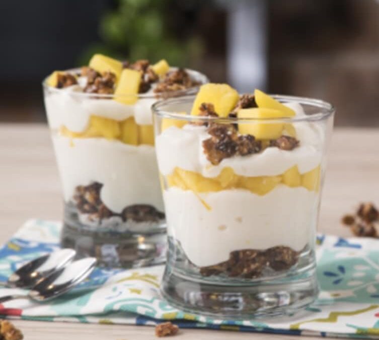 TRIFLE DE YOGUR, FRUTA Y GRANOLA