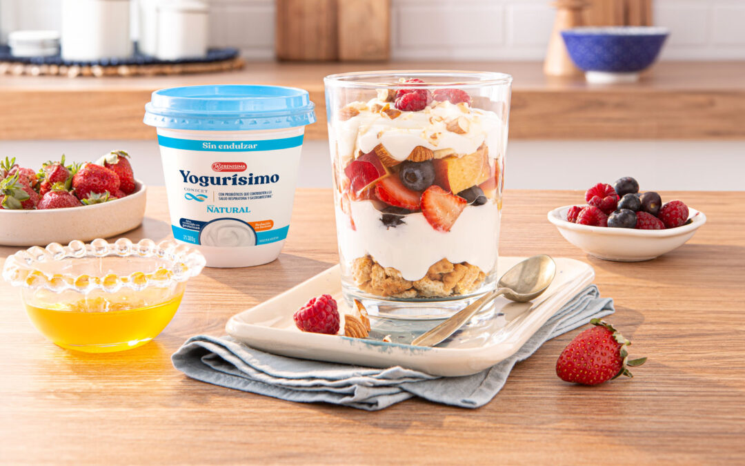 TRIFFLE DE YOGUR CON COOKIES Y FRUTAS