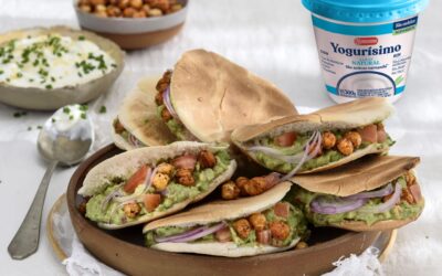 PAN PITA CON PURÉ DE PALTA Y GARBANZOS