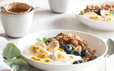 BOWL DE YOGUR, FRUTAS Y GRANOLA